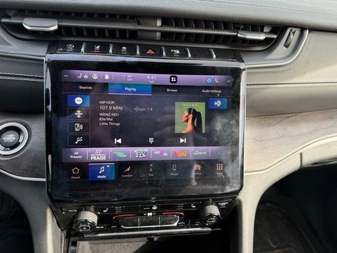 Used 2021 Jeep Grand Cherokee L Limited image 11