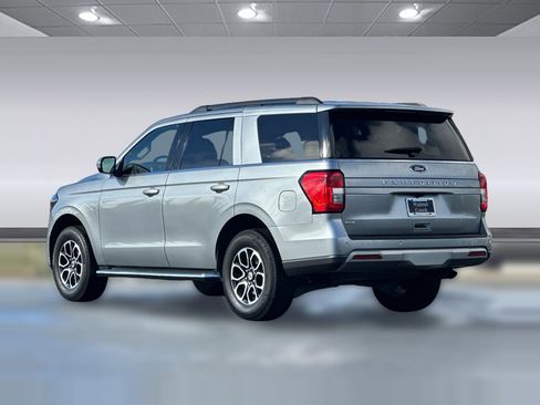 Used 2022 Ford Expedition XLT image 3