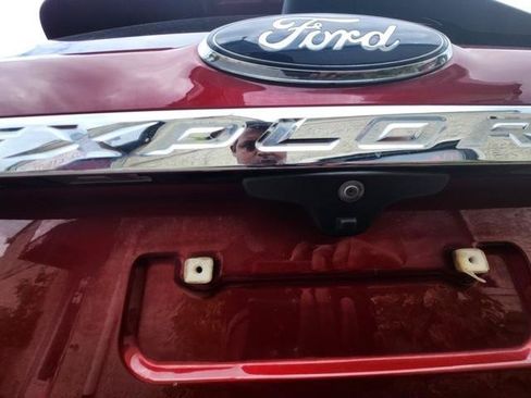 Used 2019 Ford Explorer XLT w/ Equipment Group 202A AWD/4WD image 27