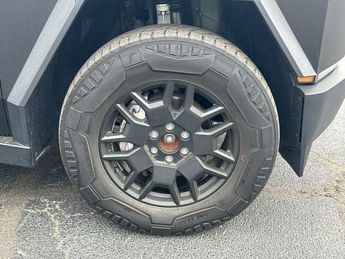 Used 2024 Tesla Cybertruck AWD Crew Cab image 10