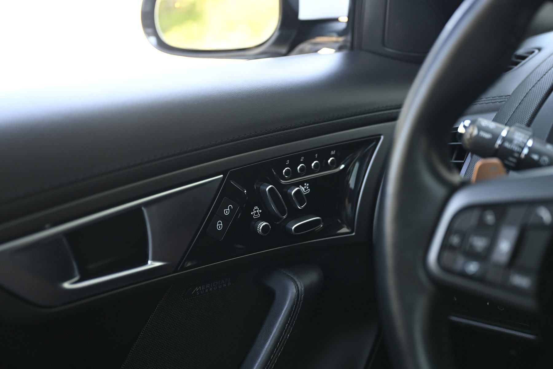Used 2016 Jaguar F-TYPE S RWD image 38
