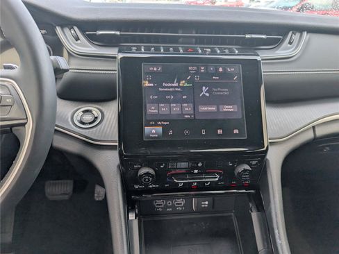 Used 2023 Jeep Grand Cherokee Altitude AWD/4WD image 18