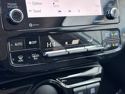 Used 2022 Toyota Prius LE image 17