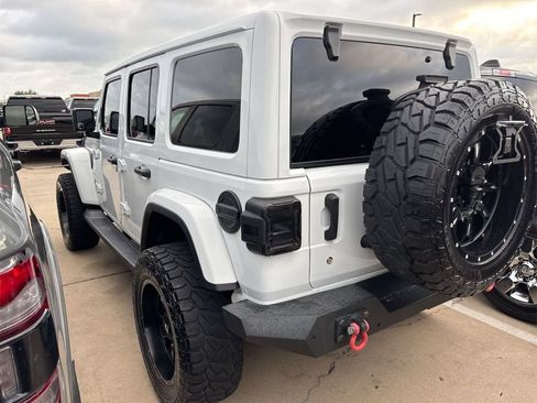 Used 2019 Jeep Wrangler Unlimited Sahara w/ Uconnect 4C Nav & Sound Group AWD/4WD image 6