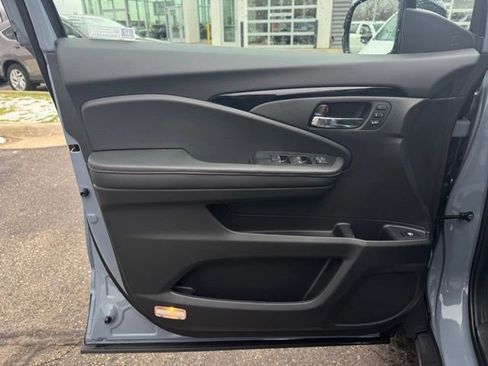 New 2026 Honda Ridgeline Black Edition image 10