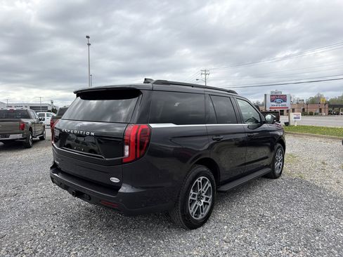 Used 2025 Ford Expedition Active AWD/4WD image 6