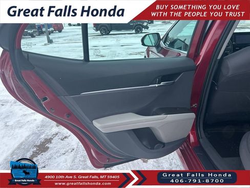 Used 2021 Toyota Camry LE image 20