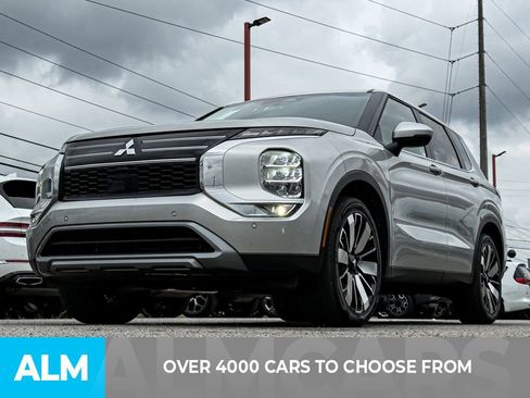 Used 2025 Mitsubishi Outlander SE FWD image 2