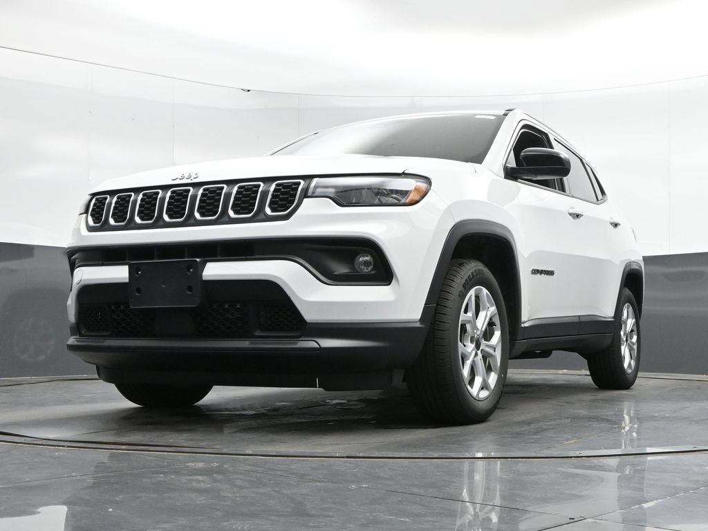 Used 2025 Jeep Compass Latitude AWD/4WD image 39