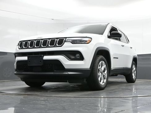 Used 2025 Jeep Compass Latitude AWD/4WD image 39