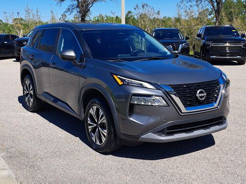 Certified 2023 Nissan Rogue SV image 3
