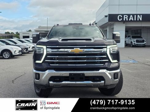 Used 2024 Chevrolet Silverado 2500 LTZ w/ LTZ Plus Package AWD/4WD image 2