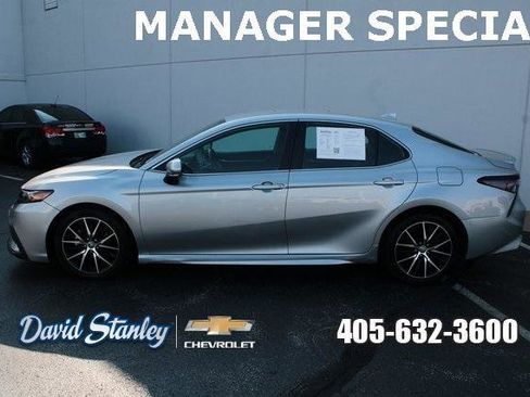 Used 2024 Toyota Camry SE image 10