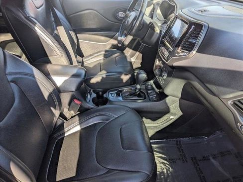 Used 2019 Jeep Cherokee Limited w/ Luxury Group image 23