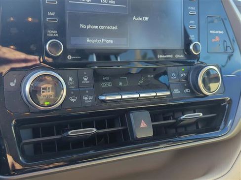 Used 2022 Toyota Highlander XLE FWD image 20