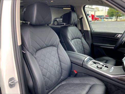 Certified 2025 BMW X7 xDrive40i w/ Premium Package image 8