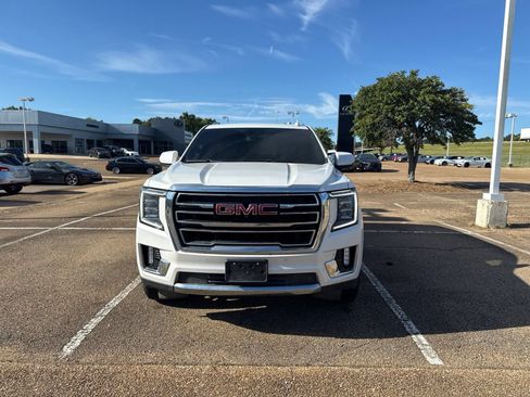 Used 2024 GMC Yukon SLT w/ SLT Luxury Package AWD/4WD image 2