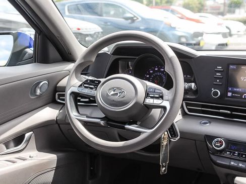 Certified 2022 Hyundai Elantra SEL FWD image 19