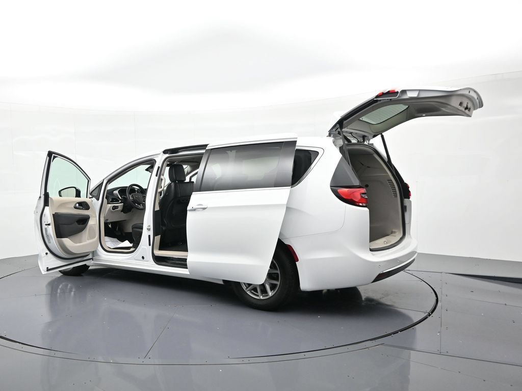 Used 2024 Chrysler Pacifica Touring-L FWD image 24