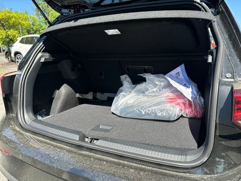 New 2026 Volkswagen GTI SE FWD image 19