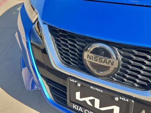 Used 2021 Nissan Versa SV image 9