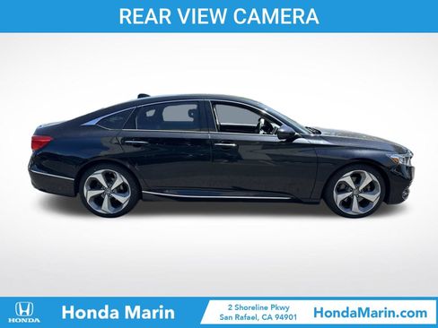 Used 2018 Honda Accord Touring image 3