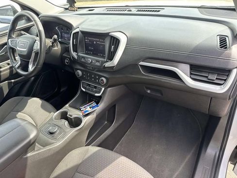 Used 2022 GMC Terrain SLE w/ Elevation Edition image 16