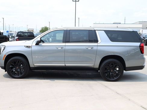 New 2026 GMC Yukon XL Denali AWD/4WD image 3