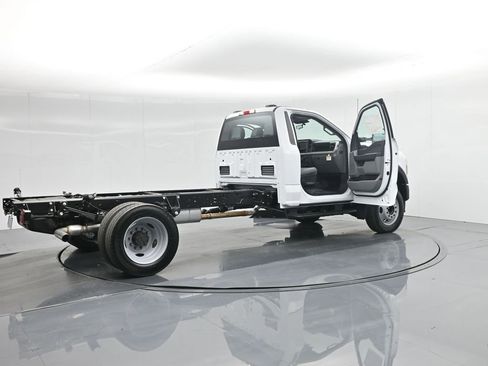 New 2025 Ford F550 2WD Regular Cab Super Duty image 5