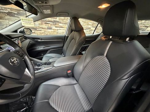 Used 2020 Toyota Camry SE image 12