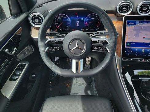 Used 2026 Mercedes-Benz GLC 300 4MATIC image 17