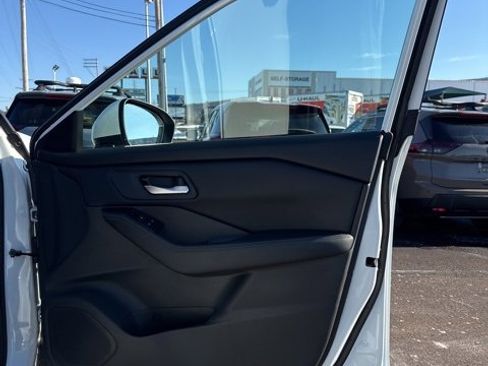 Certified 2025 Nissan Rogue SV image 13