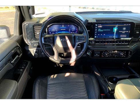 Used 2024 Chevrolet Silverado 2500 ZR2 w/ Technology Package image 6