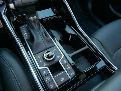 Used 2024 Kia Sorento SX Prestige image 24