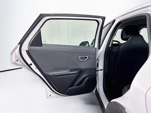 Used 2025 Kia K4 FWD image 25