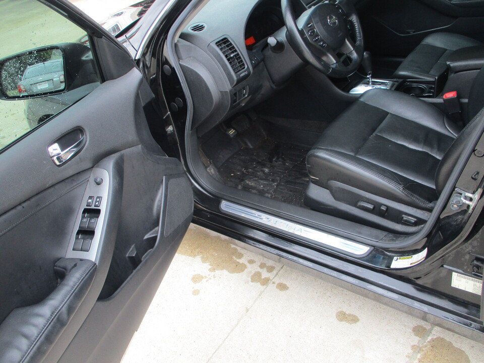 Used 2011 Nissan Altima 2.5 SL w/ 2.5SL Pkg FWD image 9