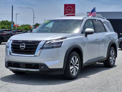 Used 2023 Nissan Pathfinder SL w/ Lighting Package (N92)