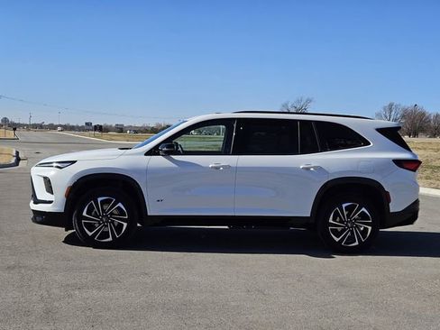 Used 2025 Buick Enclave Sport Touring image 4