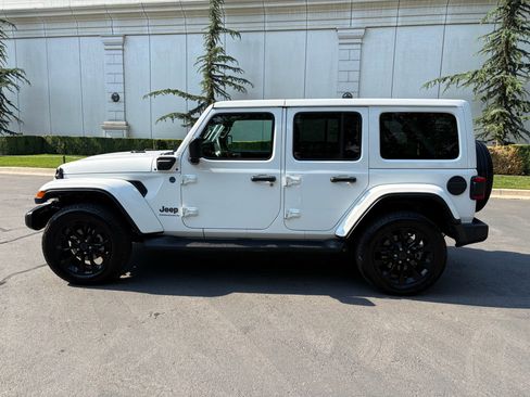 Used 2025 Jeep Wrangler Unlimited Sahara AWD/4WD image 11