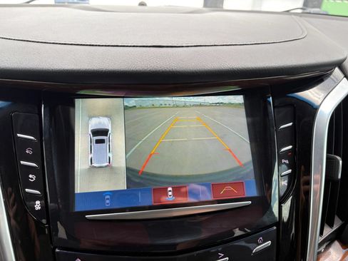 Used 2019 Cadillac Escalade Luxury RWD image 17