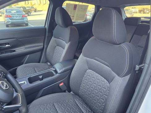 Certified 2025 Nissan Kicks SV image 14