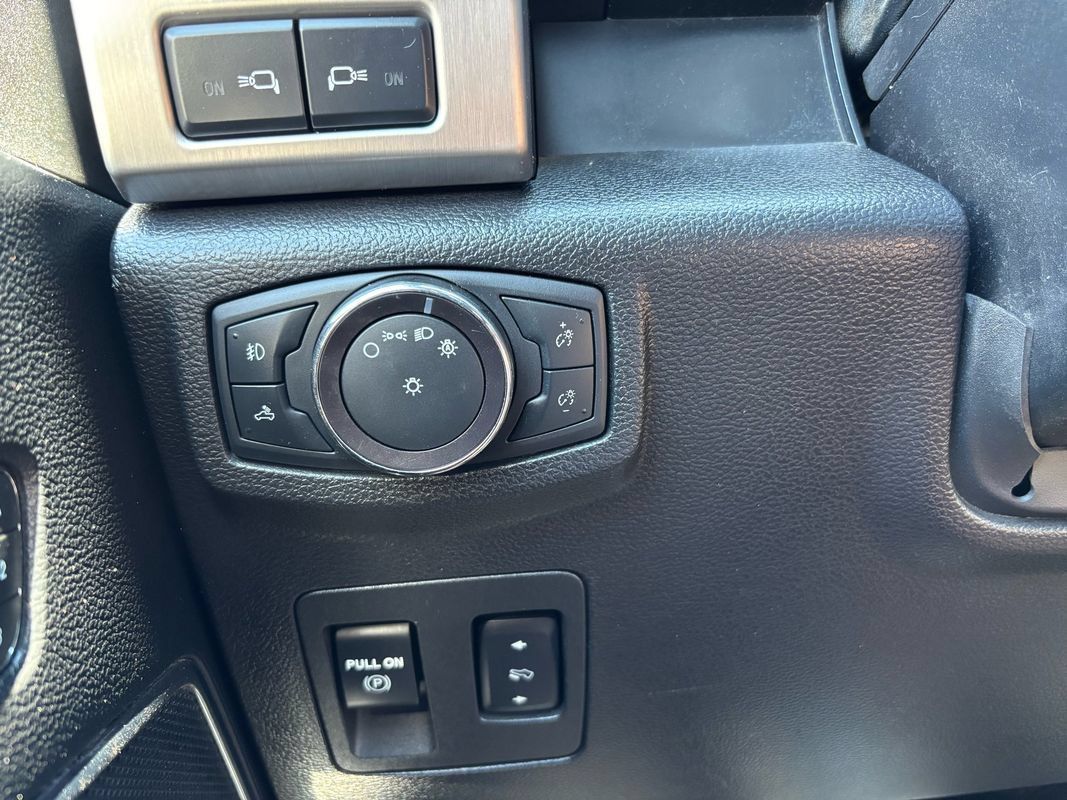 Used 2018 Ford F150 Platinum w/ FX4 Off-Road Package AWD/4WD image 57