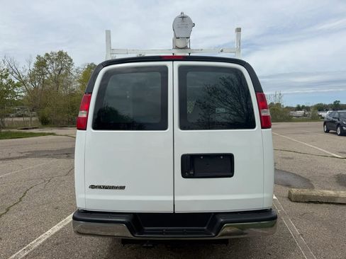 Used 2018 Chevrolet Express 2500 w/ Driver Convenience Package RWD image 5