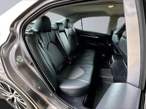 Used 2020 Toyota Camry SE FWD image 22