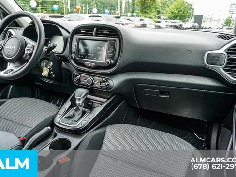 Used 2025 Kia Soul LX w/ LX Technology Package FWD image 24