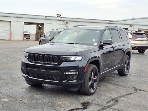 Used 2024 Jeep Grand Cherokee L Limited w/ Black Appearance Package AWD/4WD image 2