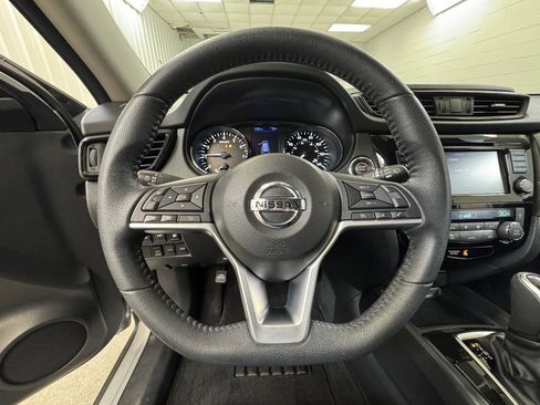 Used 2020 Nissan Rogue SV image 33