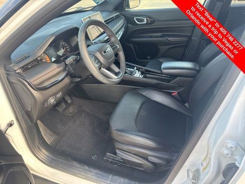 Used 2024 Jeep Compass Trailhawk image 12