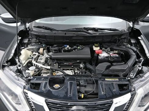 Used 2018 Nissan Rogue SV image 16