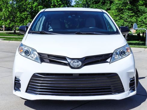 Used 2019 Toyota Sienna L FWD image 15